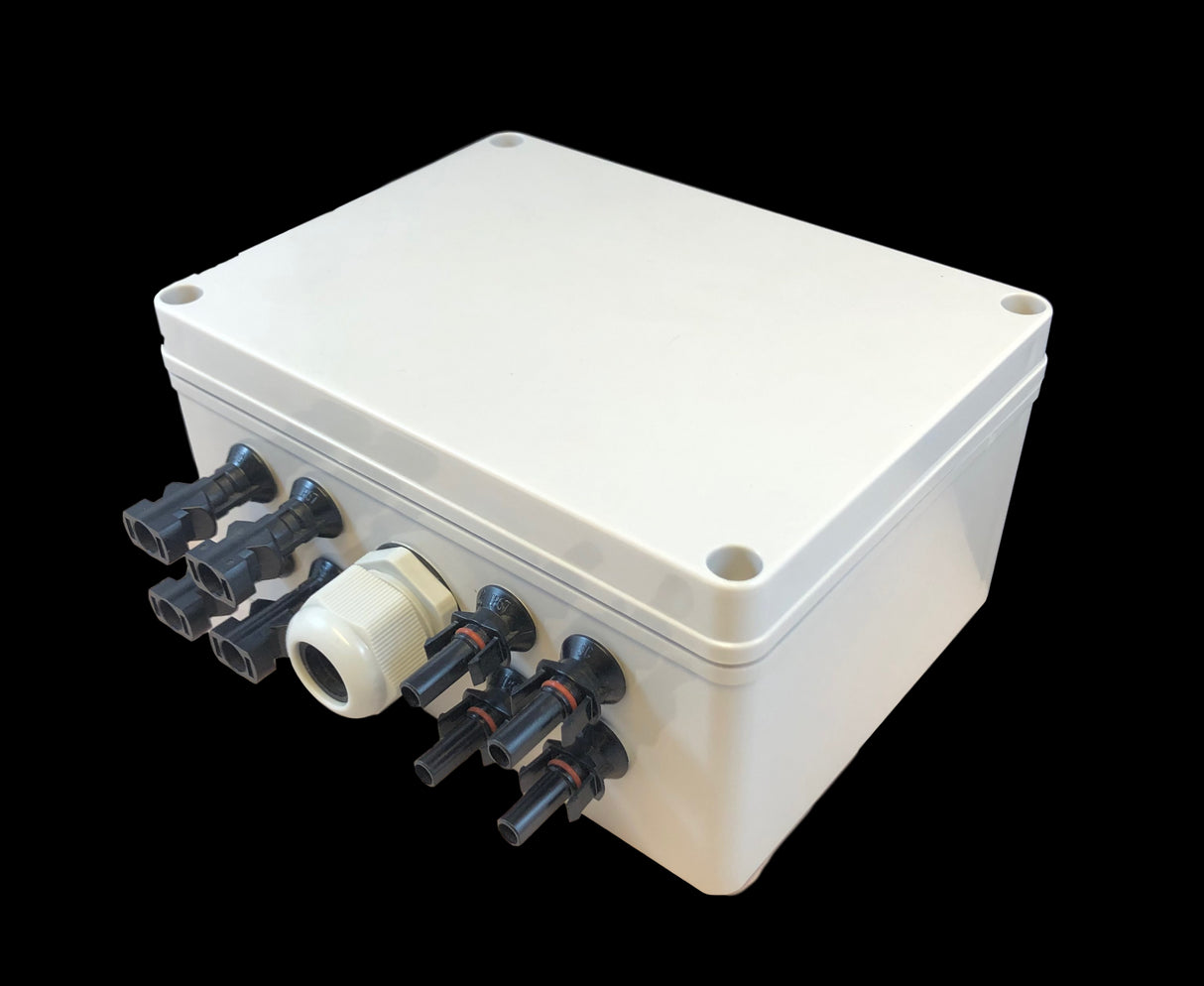 Koblingsboks til solcellepanel 4-inn / 1-utgang (m/MC4 kontakter)